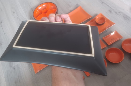 Großes japanisches Sushi-Set im futuristischen Stil aus Steingut und Keramik – Tafelgeschirr, Ceramic, Plastic (photo 4 of 9)