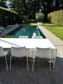 Mesa MDF Italia La Grande + 8 sillas de diseño Arper Catifa 46