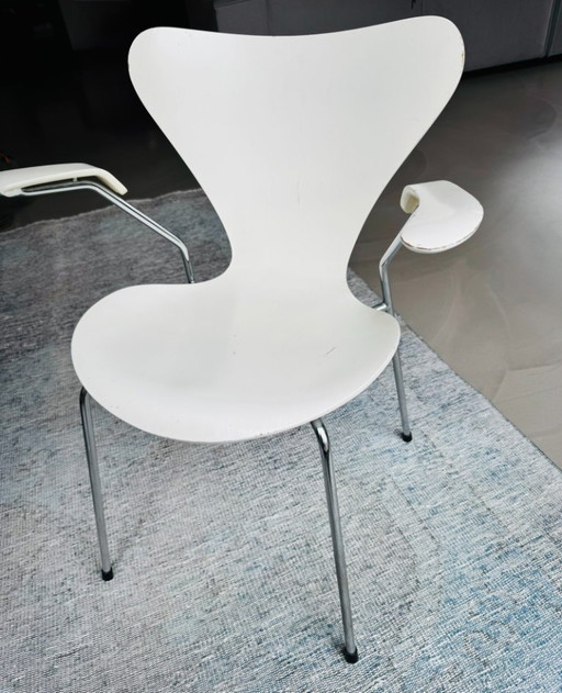 Original Fritz Hansen Butterfly Chair (1983) – Arne Jacobsen – White