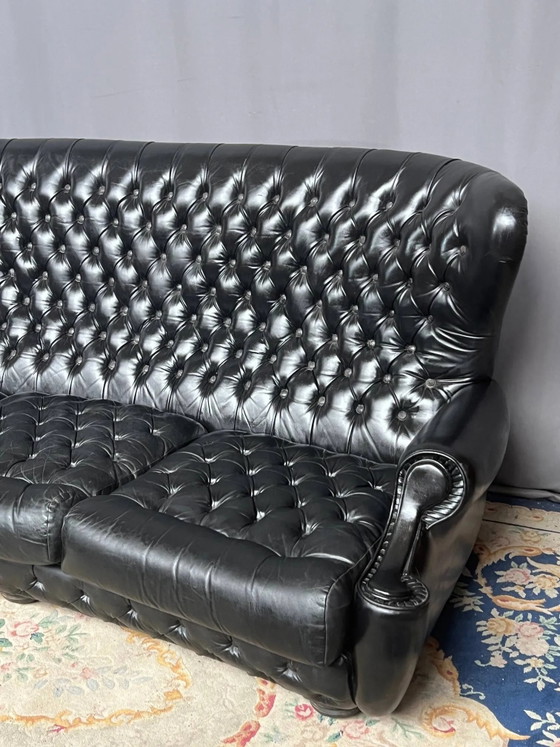 Divano Chesterfield. In pelle. – Divani 3 posti, Leather (photo 4 of 7)