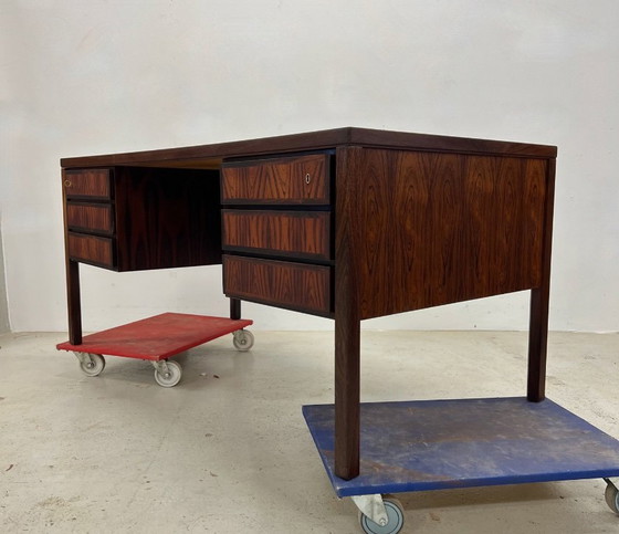Image 1 of Gunni Omann Model 77 palissanderhouten bureau, jaren 60.