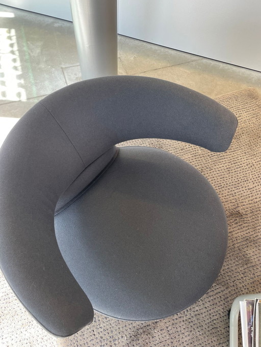 2 Biki Cassina zetels en 1 Aki Cassina zetel