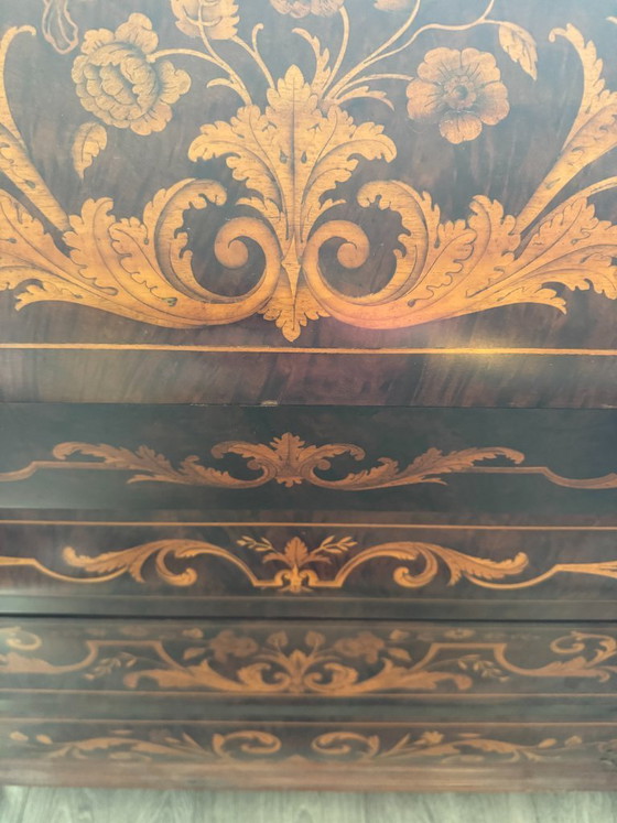 Image 1 of Nederlands schrijfbureau met bloemenmarqueterie