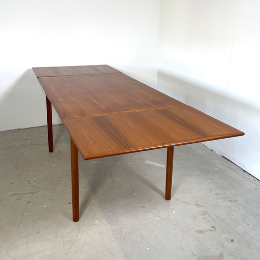 Teak extendable Danish dining table, H. Sigh & Søns Møbelfabrik AS
