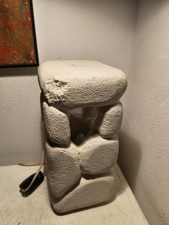 Image 1 of Mid century modern vintage design Franse brutalist Gard natuursteen tafellamp van ontwerper en beeldhouwer Albert Tormos 