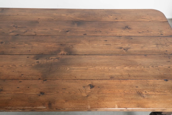 Image 1 of Large antique 19th-century English farmhouse dining table for 8 to 10 people, made of pinewood with a timeless appearance.