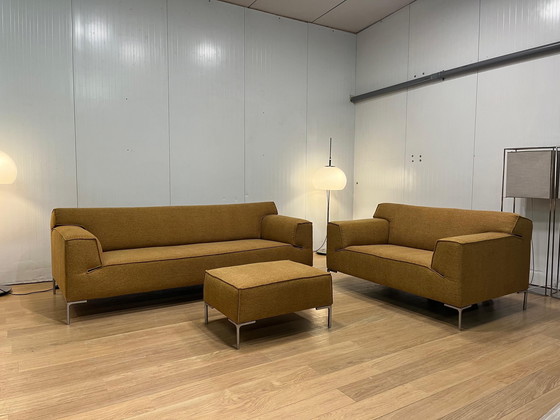 Image 1 of Neu bezogenes Design on Stock Bloq Loveseat