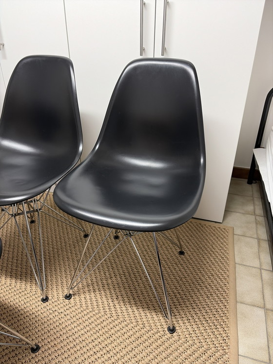 Image 1 of 5x Vitra Eames DSR stoel verchroomd onderstel, DEEP Black