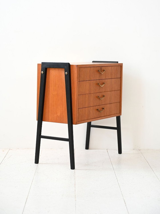 Image 1 of Table de nuit vintage en teck scandinave avec quatre tiroirs