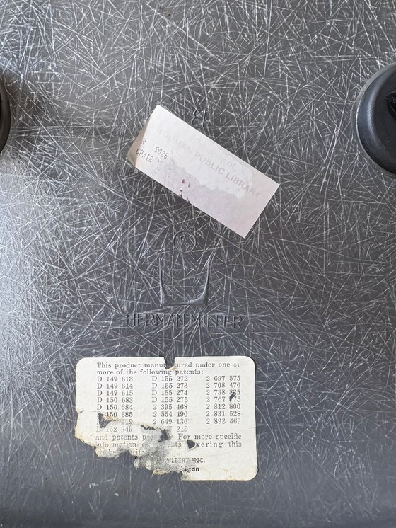 Image 1 of 3 Vintage Eames DSW Fiberglass Stoelen (Herman Miller) – Elephant Grey & Greige – Walnut Base