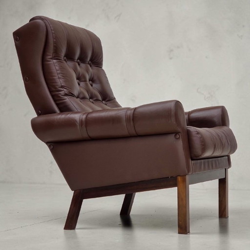 Sillón danés de los años 70, tapizado en cuero marrón original.