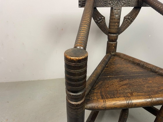 Zeldzame Ethiopische Gurage Hoofdmanstoel, handgesneden hardhout, ca. jaren 30. – Eetkamerstoelen, Wood (photo 12 of 17)