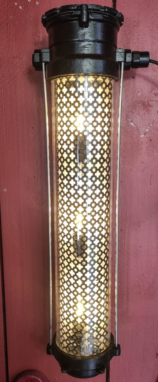 Explosion-proof neon