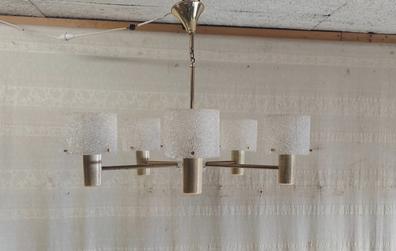 Image 1 of Lampadario a cinque luci in ottone e perspex - anni '60/'70