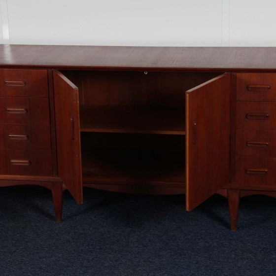 Image 1 of Groot vintage houten dressoir uit de jaren 60