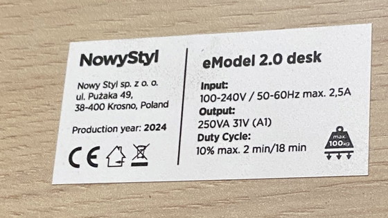 Image 1 of Sta bureau met korting