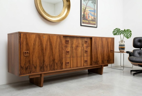 Credenza ungherese Mid-Century Modern, anni '60 – Credenze con vetrina, Legno, Mid Century Modern (photo 2 of 4)