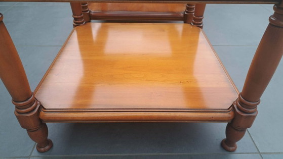 Image 1 of Set van 2 Klassieke Italiaanse Bijzettafels / Salontafels (60x60 cm) – Hout & Glas