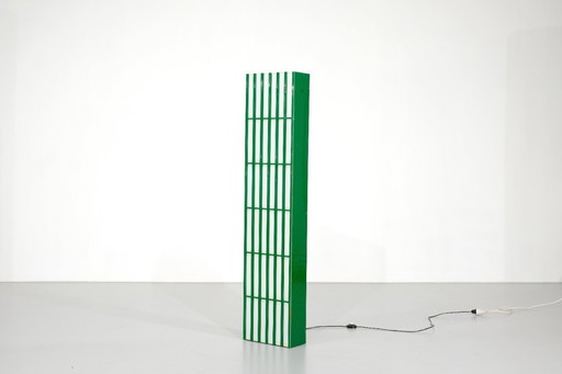 Lampada da terra rettangolare in plexiglass verde e bianco, Italia - anni '70