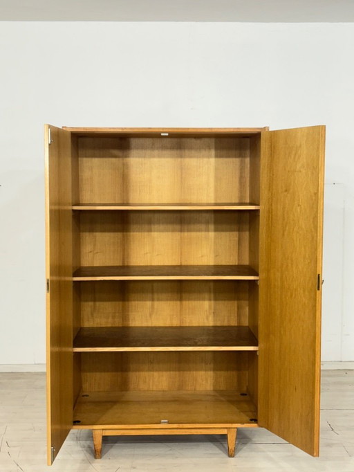 Zeer mooie vintage Hellerau kledingkast/linnenkast/meubel uit het midden van de vorige eeuw.