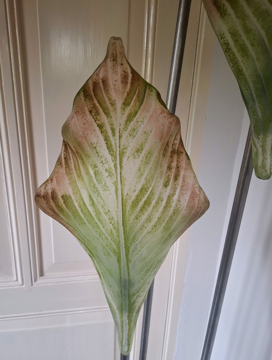 Image 1 of Lampada da terra con paralumi in vetro di Murano a forma di foglia, anni '90