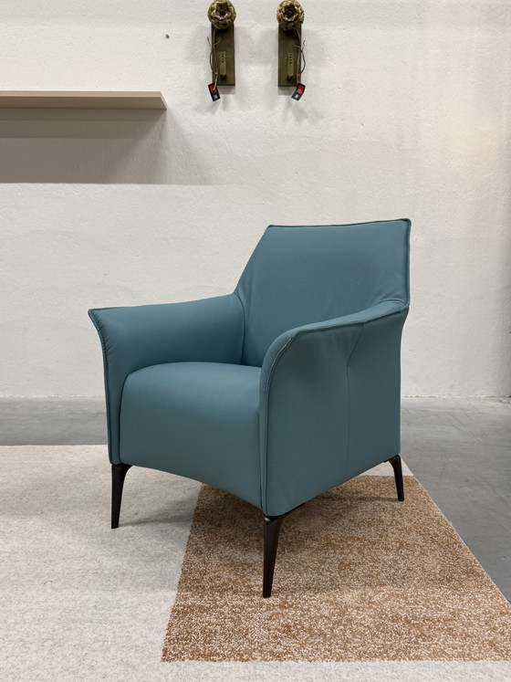 Image 1 of 2 Leolux Mayuro armchairs blue leather