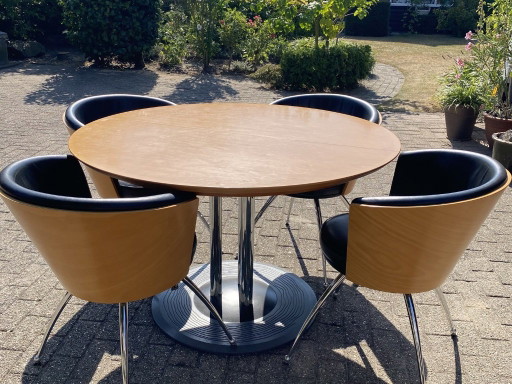 4 sillas de comedor Leolux Giotto y mesa Leolux Trias – eetkamerset, Leather, Metal (photo 2 of 11)