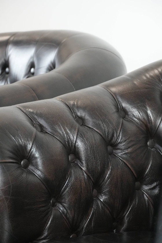 Image 1 of 2 sillones club Chesterfield de piel de vacuno oscura de estilo inglés