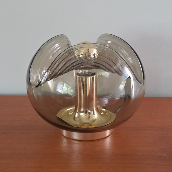Image 1 of Vintage Space Age tafellamp – Peill & Putzler “Wave” / “Futura” – 1970s Duitsland – Rookglas en Metaal – Ø 26 cm. Space Age