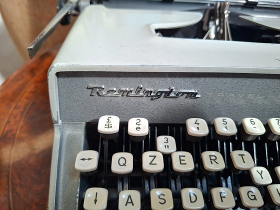 Image 1 of Remington Travel-Riter Deluxe (années 1960) + Documentation originale