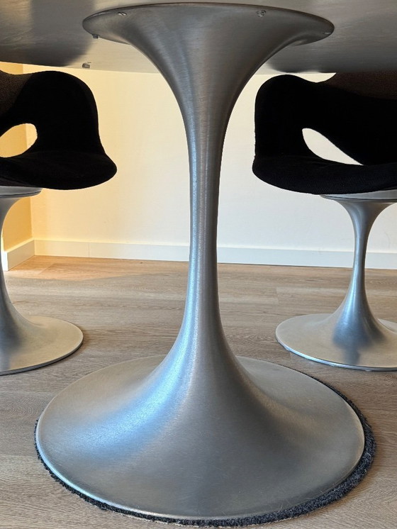 Image 1 of Table tulipe de style vintage avec 5 chaises tulipe, style Tabacoff