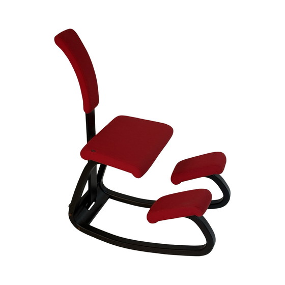 Image 1 of Peter Opsvik - Varier - Variable Plus (design form 1991) Ergonomically shaped Rocking chair / Knee Chair - Black frame, red upho