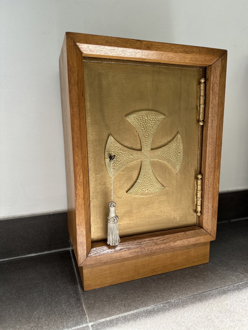 Authentic Consecration Safe / Tabernacle Cabinet in Solid Wood with Gilded Cross – With Key (Mid-20th Century)