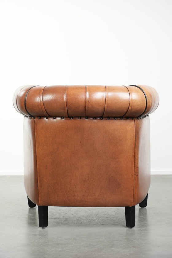 Image 1 of In goede staat verkerende schapenleren chesterfield clubfauteuil in Engelse stijl