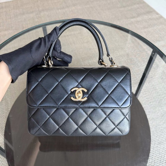 Image 1 of Chanel Trendy CC Petit - Cuir d'agneau matelassé noir et finitions dorées