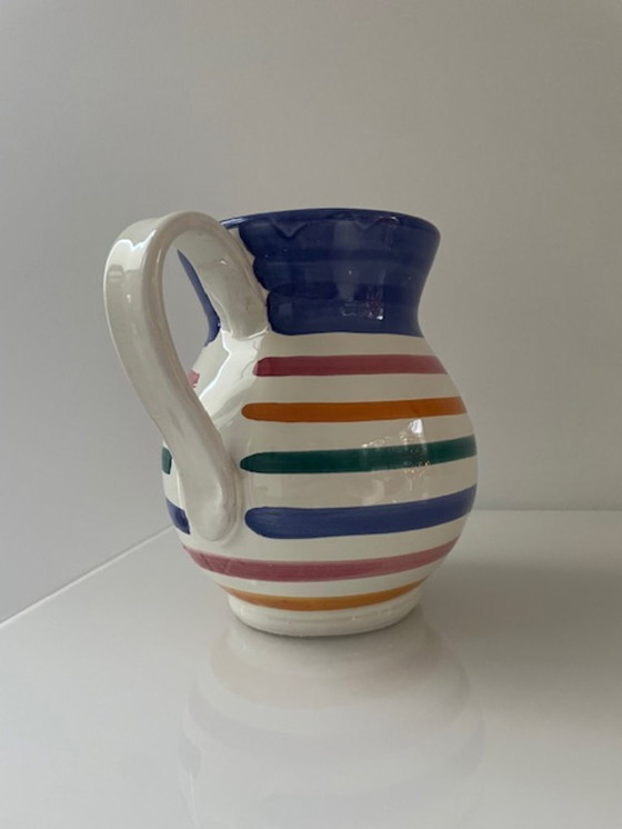 Image 1 of Handgemaakte vintage schenkkan met kleurrijke strepen