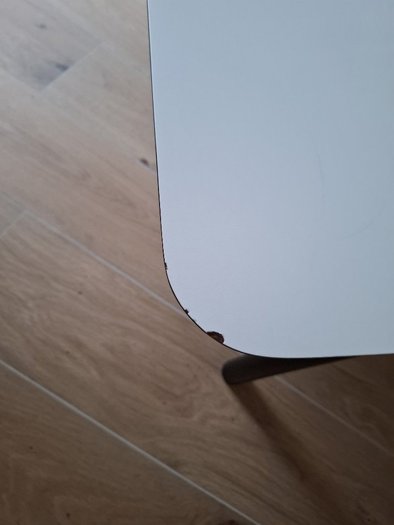 Image 1 of Table basse pivotante vintage - deux plateaux (blanc et noir)