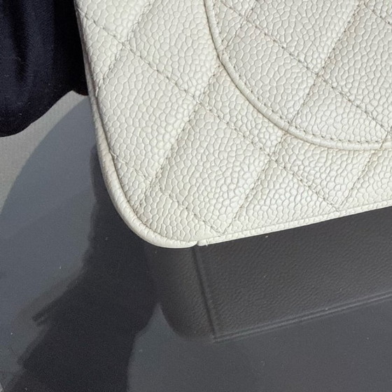 Image 1 of Borsa Chanel Filigree CC Media - 25 cm Caviar trapuntata avorio beige chiaro con finiture dorate Serie 22