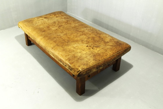 Image 1 of Grote leren gymtafel of chaise longue, jaren 1920
