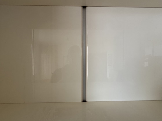 B&B Italia Olinto par Kazuhide Takahama, vitrine laquée avec portes vitrées, blanc crème – Glass, Wood (photo 7 of 11)