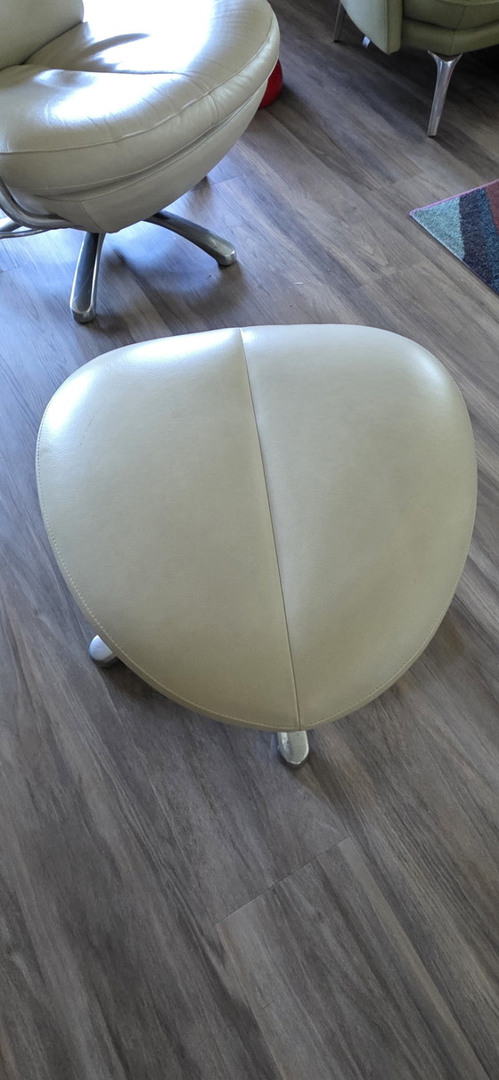 Leolux Formi en cuir crème avec pouf – Fauteuils, Leather, Metal (photo 6 of 7)