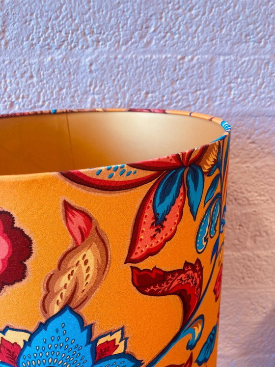 Image 1 of Lampe de table Paris - motif floral orange et bleu