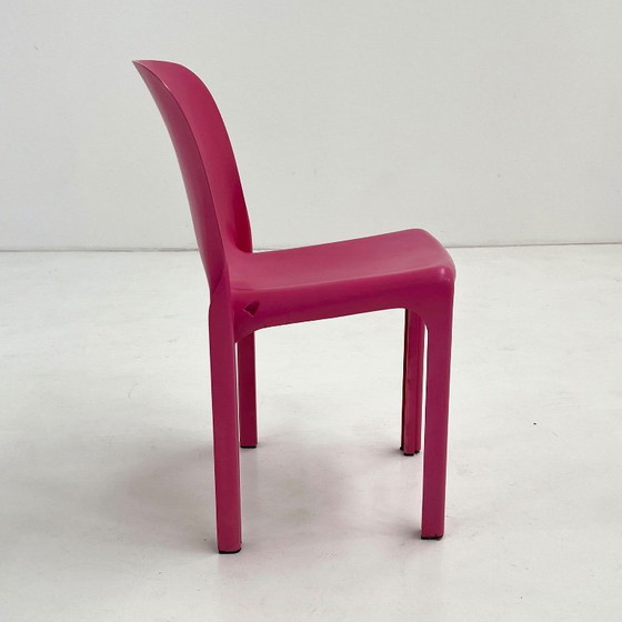 Pink Selene Chair by Vico Magistretti for Artemide, 1984 – Dining chairs, Plastic (photo 3 of 10)