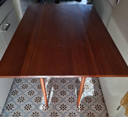 Cees Braakman pour Pastoe > table d'appoint élégante et classique en bois de cerisier