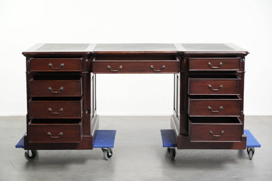 Image 1 of Chesterfield partner desk/ bureau in Engelse stijl met donker hout en een groen lederen blad