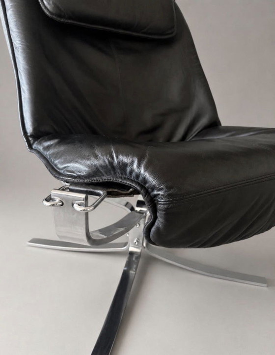 Image 1 of Vintage Falcon loungestoel en voetenbank, Sigurd Resell, chroom