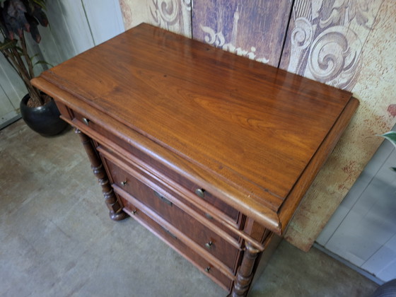 Image 1 of Commode ancienne en acajou, coiffeuse, table murale, dimensions 92x53cm et 99cm de hauteur.