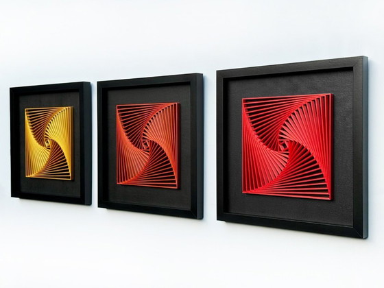 Image 1 of 3D-gedrucktes geometrisches Spiralkunstwerk – Seiden-PLA auf Leinwand – Gerahmte, limitierte Auflage (2026)