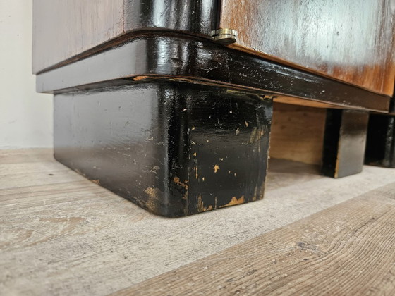 Image 1 of Art Decò bedside tables in walnut burl with pink glass top