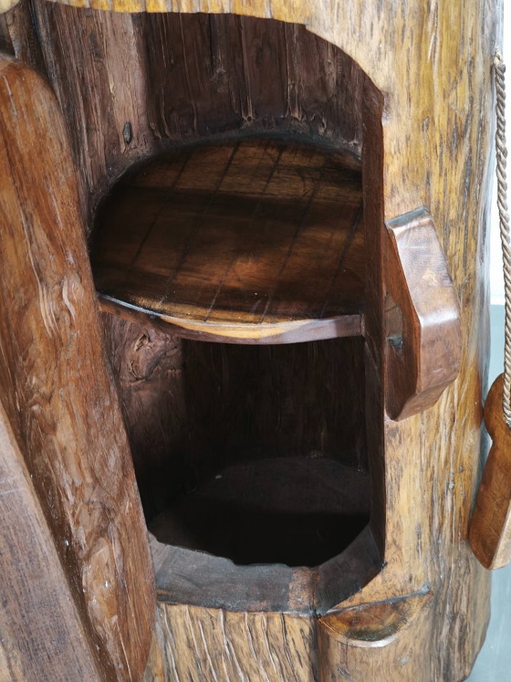 Armoire Sculpturale Brutaliste Française en Bois d'Orme Massif des Années 1960 – Armoires de rangement (photo 8 of 16)